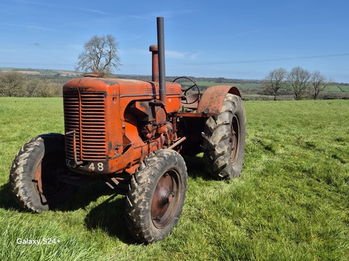 Vintage case tractor 1939 - la,